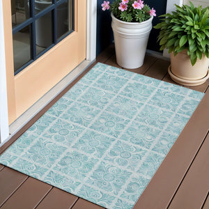 Homeroots 3' Artichoke Green Medallion Washable Rug - Perfect For Indoor & Outdoor Spaces, Durable & Stylish 3' X 5' Polyester 589362