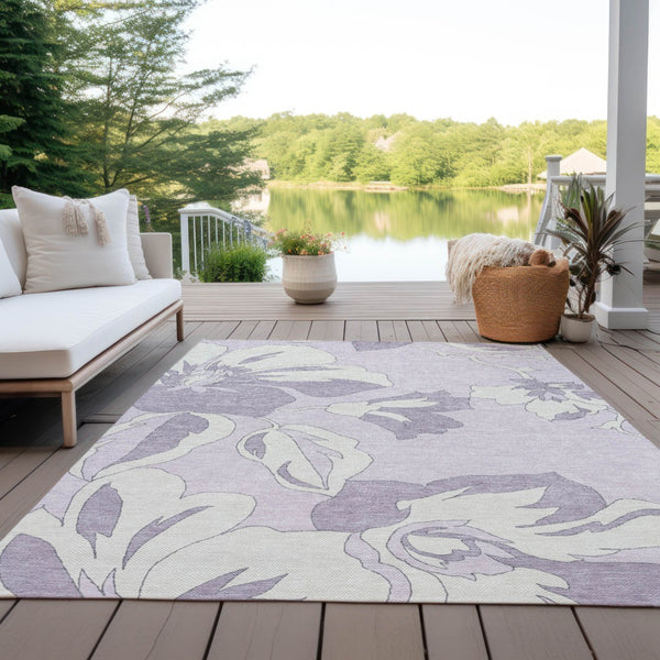 Homeroots 3' Artichoke Green Floral Washable Area Rug - Durable, Stylish Design For Indoor & Outdoor Use 5' X 8' Polyester 589549