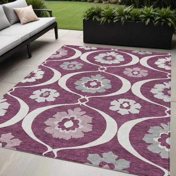 Homeroots 3' Black Ivory And Taupe Medallion Washable Area Rug For Indoor And Outdoor Spaces, Durable Design 5' X 8' Polyester 589603
