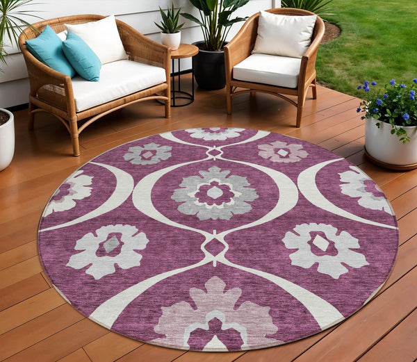 Homeroots 3' Black Ivory And Taupe Medallion Washable Area Rug For Indoor And Outdoor Spaces, Durable Design 8' Round Polyester 589604