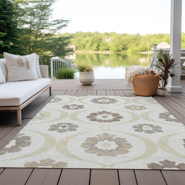 Homeroots 3' Black Ivory And Taupe Medallion Washable Area Rug For Indoor And Outdoor Spaces, Durable Design 5' X 8' Polyester 589615