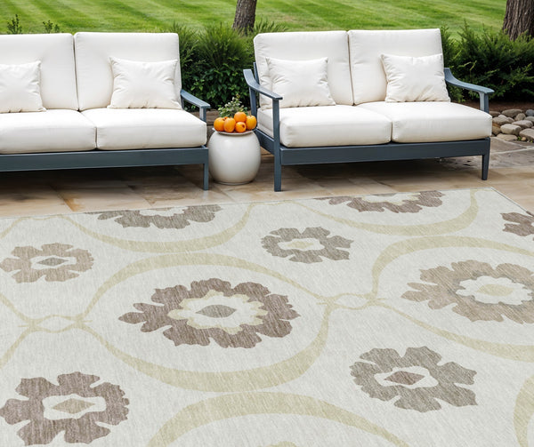 Homeroots 3' Black Ivory And Taupe Medallion Washable Area Rug For Indoor And Outdoor Spaces, Durable Design 8' X 10' Polyester 589617