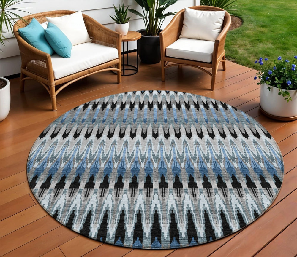 HomeRoots 5' Gray Charcoal and Silver Southwestern Area Rug – Durable, Washable Design for Indoor & Outdoor Use 8' Round 589796