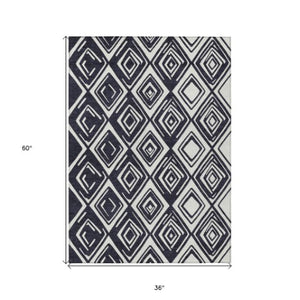 Homeroots 3'' Black And Ivory Geometric Washable Area Rug For Indoor Outdoor Spaces, Durable And Stylish Design 3' X 5' Polyester 589926