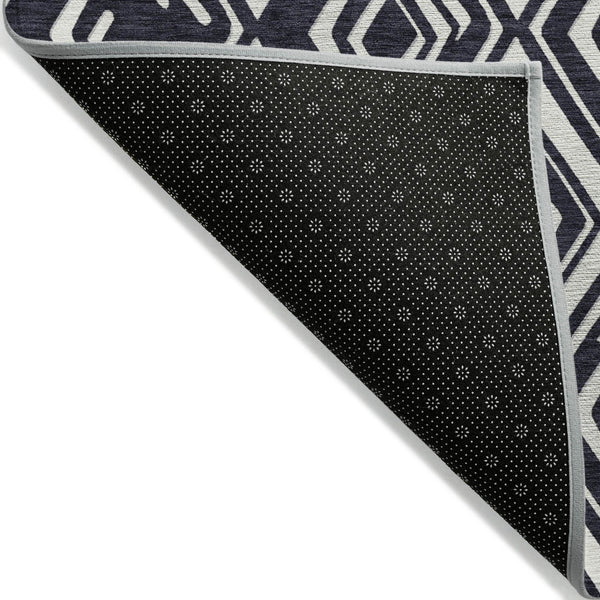 Homeroots 3'' Black And Ivory Geometric Washable Area Rug For Indoor Outdoor Spaces, Durable And Stylish Design 3' X 5' Polyester 589926