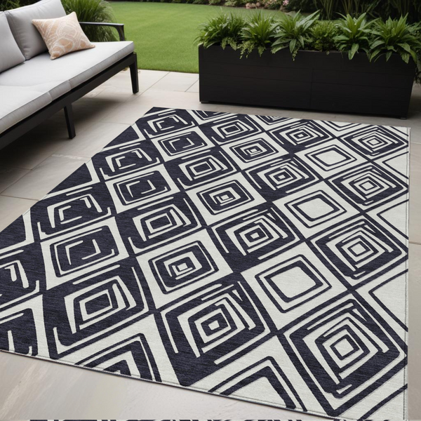 Homeroots 3'' Black And Ivory Geometric Washable Area Rug For Indoor Outdoor Spaces, Durable And Stylish Design 5' X 8' Polyester 589927