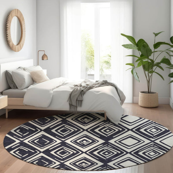 Homeroots 3'' Black And Ivory Geometric Washable Area Rug For Indoor Outdoor Spaces, Durable And Stylish Design 8' Round Polyester 589928