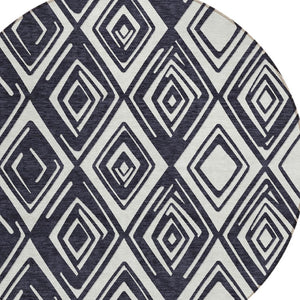 Homeroots 3'' Black And Ivory Geometric Washable Area Rug For Indoor Outdoor Spaces, Durable And Stylish Design 8' Round Polyester 589928