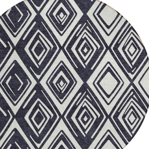 Homeroots 3'' Black And Ivory Geometric Washable Area Rug For Indoor Outdoor Spaces, Durable And Stylish Design 8' Round Polyester 589928