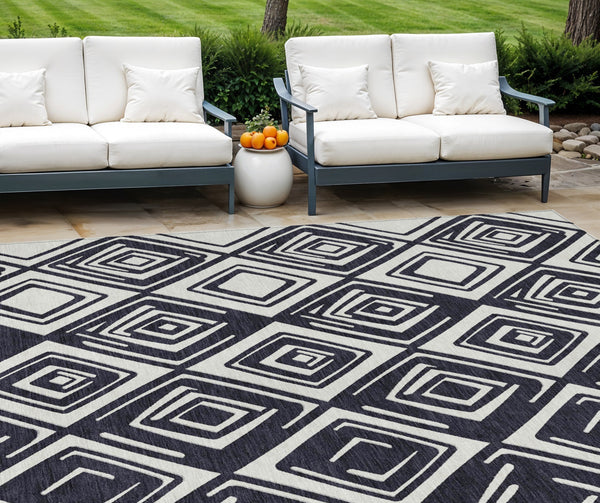 Homeroots 3'' Black And Ivory Geometric Washable Area Rug For Indoor Outdoor Spaces, Durable And Stylish Design 8' X 10' Polyester 589929