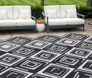 Homeroots 3'' Black And Ivory Geometric Washable Area Rug For Indoor Outdoor Spaces, Durable And Stylish Design 10' X 14' Polyester 589931