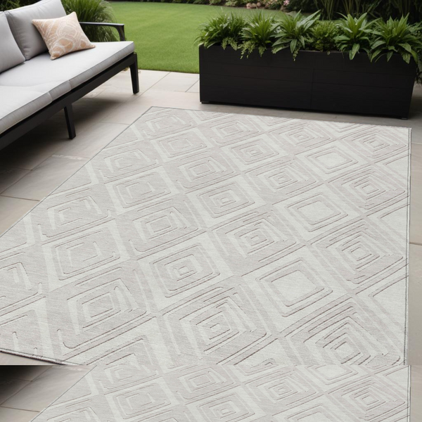 Homeroots 3'' Black And Ivory Geometric Washable Area Rug For Indoor Outdoor Spaces, Durable And Stylish Design 5' X 8' Polyester 589951