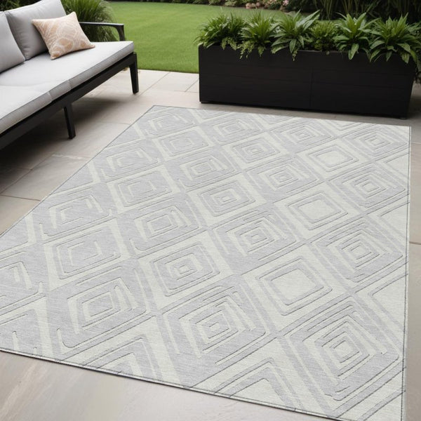 Homeroots 3'' Black And Ivory Geometric Washable Area Rug For Indoor Outdoor Spaces, Durable And Stylish Design 5' X 8' Polyester 589993