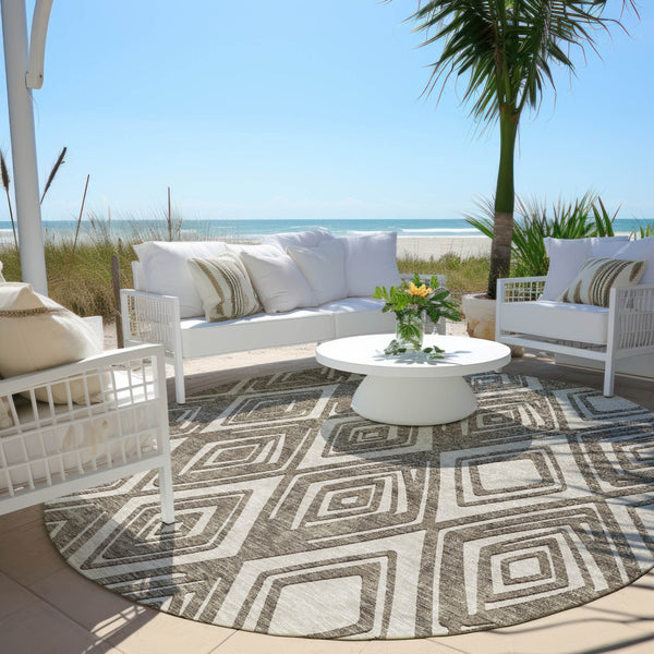 Homeroots 3'' Black And Ivory Geometric Washable Area Rug For Indoor Outdoor Spaces, Durable And Stylish Design 8' Round Polyester 590006