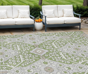 Homeroots 3' Versatile Floral Indoor Outdoor Area Rug In Artichoke Green, Ivory, And Gray - Washable Design 8' X 10' Polyester 590013