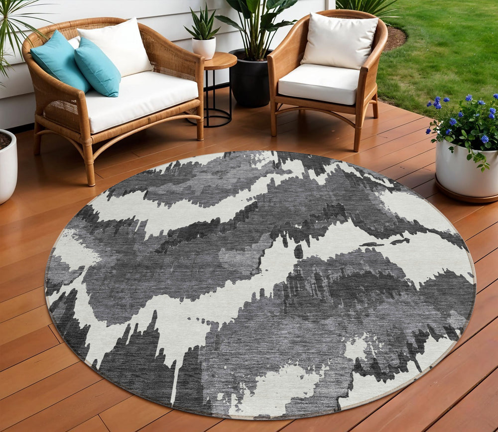 Homeroots 3' Stylish Beige Brown And Ivory Abstract Washable Area Rug For Indoor And Outdoor Spaces 8' Round Polyester 590144
