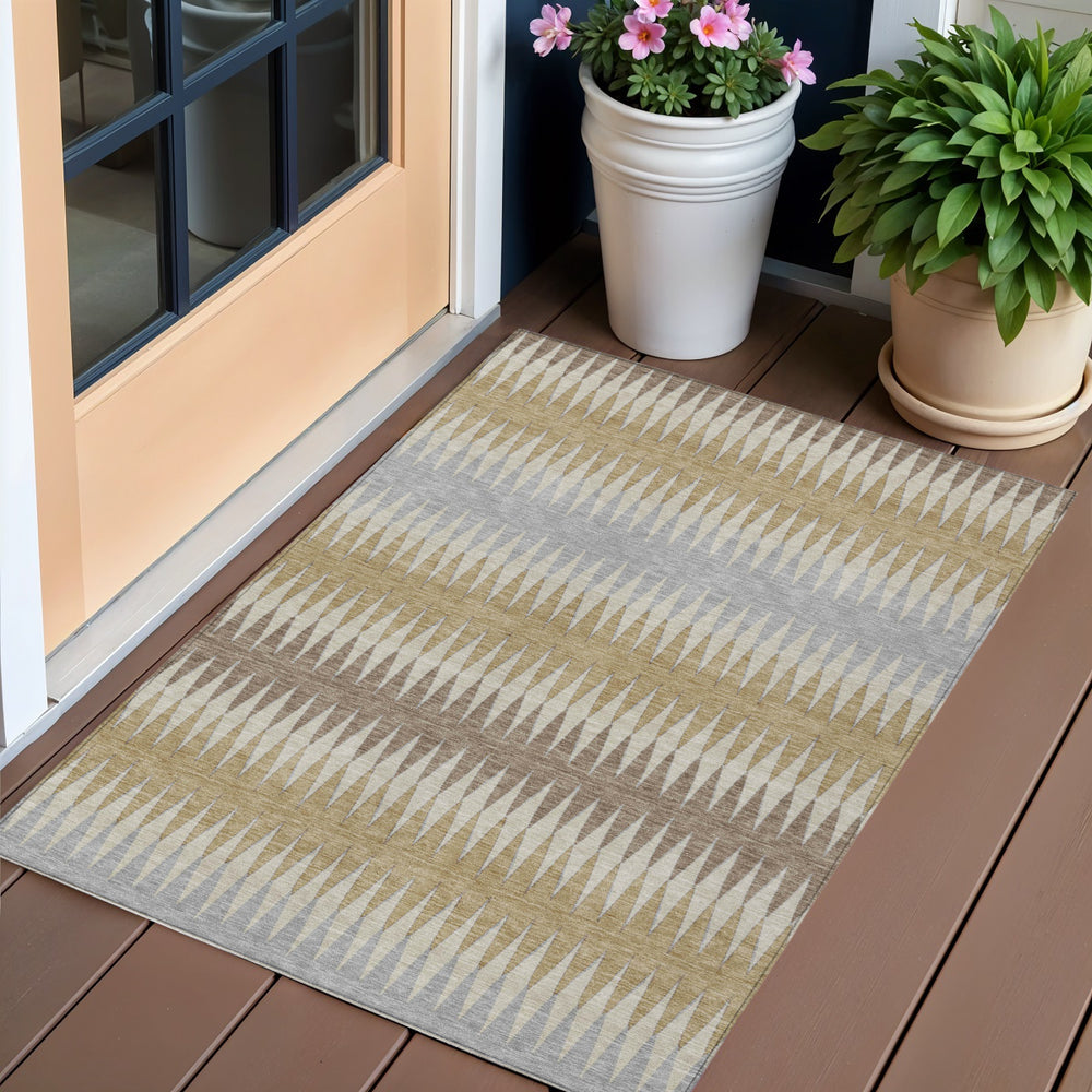 Homeroots 3' Stylish Artichoke Green Striped Area Rug – Washable & Durable For Indoor Outdoor Use 3' X 5' Polyester 590781