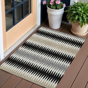 Homeroots 3' Stylish Artichoke Green Striped Area Rug – Washable & Durable For Indoor Outdoor Use 3' X 5' Polyester 590787