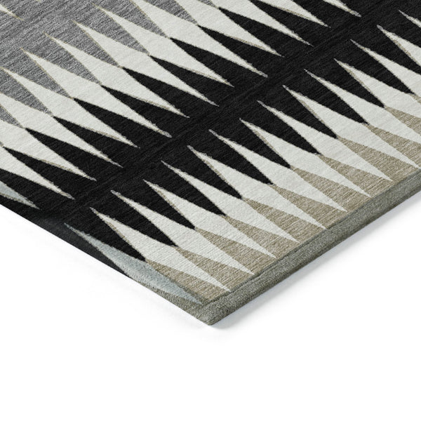 Homeroots 3' Stylish Artichoke Green Striped Area Rug – Washable & Durable For Indoor Outdoor Use 3' X 5' Polyester 590787