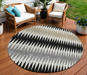 Homeroots 3' Stylish Artichoke Green Striped Area Rug – Washable & Durable For Indoor Outdoor Use 8' Round Polyester 590789