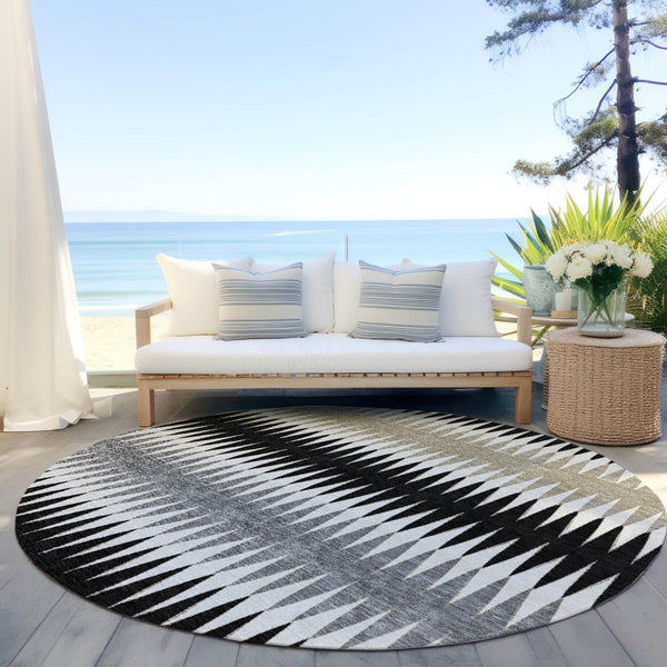 Homeroots 3' Stylish Artichoke Green Striped Area Rug – Washable & Durable For Indoor Outdoor Use 8' Round Polyester 590789