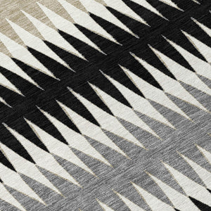 Homeroots 3' Stylish Artichoke Green Striped Area Rug – Washable & Durable For Indoor Outdoor Use 8' Round Polyester 590789