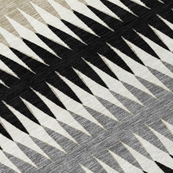 Homeroots 3' Stylish Artichoke Green Striped Area Rug – Washable & Durable For Indoor Outdoor Use 8' Round Polyester 590789