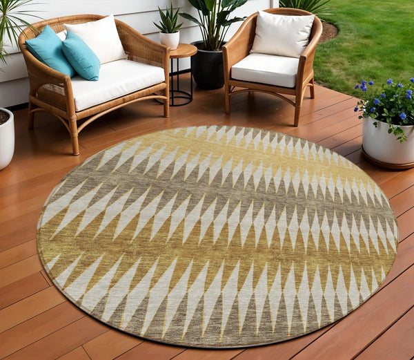 Homeroots 3' Stylish Artichoke Green Striped Area Rug – Washable & Durable For Indoor Outdoor Use 8' Round Polyester 590795