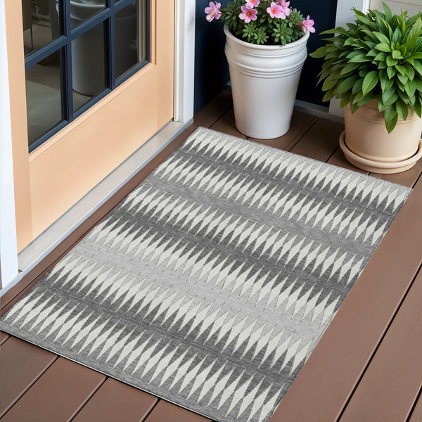 Homeroots 3' Stylish Artichoke Green Striped Area Rug – Washable & Durable For Indoor Outdoor Use 3' X 5' Polyester 590799