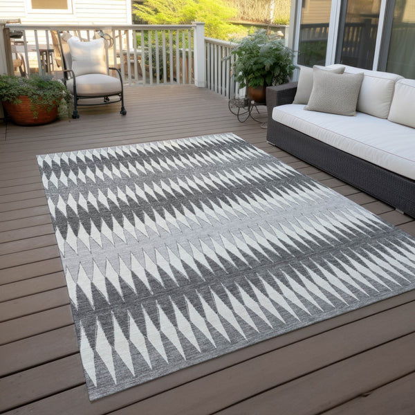 Homeroots 3' Stylish Artichoke Green Striped Area Rug – Washable & Durable For Indoor Outdoor Use 5' X 8' Polyester 590800