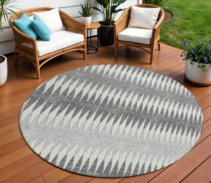 Homeroots 3' Stylish Artichoke Green Striped Area Rug – Washable & Durable For Indoor Outdoor Use 8' Round Polyester 590801