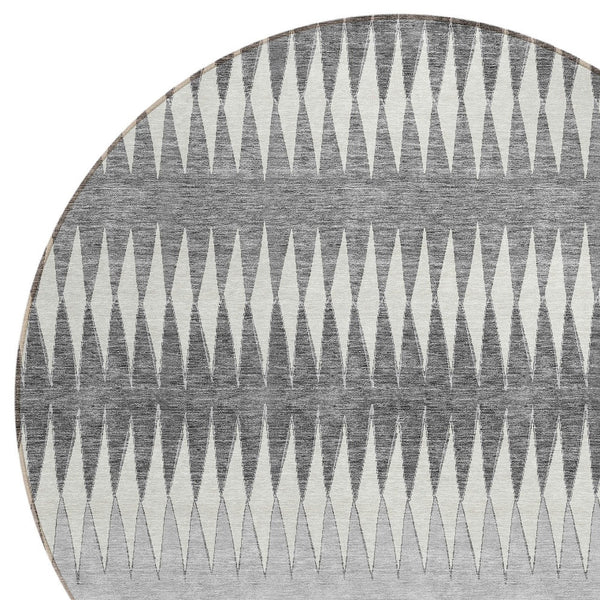 Homeroots 3' Stylish Artichoke Green Striped Area Rug – Washable & Durable For Indoor Outdoor Use 8' Round Polyester 590801