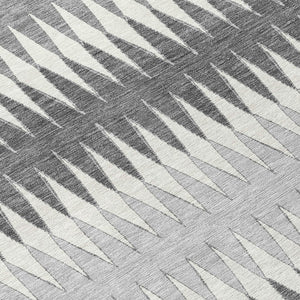 Homeroots 3' Stylish Artichoke Green Striped Area Rug – Washable & Durable For Indoor Outdoor Use 8' Round Polyester 590801