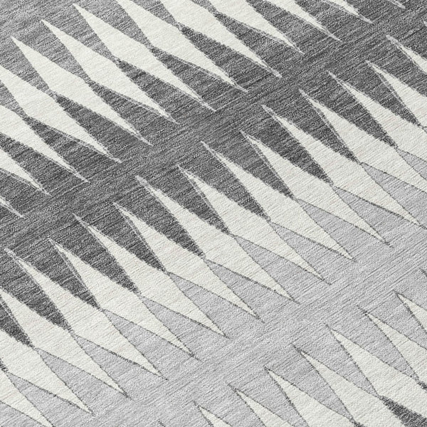 Homeroots 3' Stylish Artichoke Green Striped Area Rug – Washable & Durable For Indoor Outdoor Use 8' Round Polyester 590801