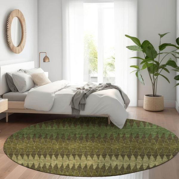 Homeroots 3' Stylish Artichoke Green Striped Area Rug – Washable & Durable For Indoor Outdoor Use 8' Round Polyester 590813