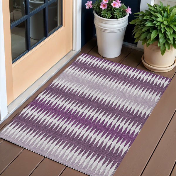 Homeroots 3' Stylish Artichoke Green Striped Area Rug – Washable & Durable For Indoor Outdoor Use 3' X 5' Polyester 590823