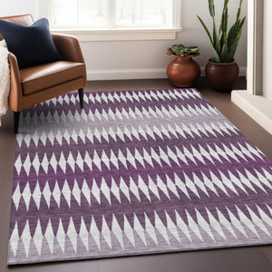 Homeroots 3' Stylish Artichoke Green Striped Area Rug – Washable & Durable For Indoor Outdoor Use 3' X 5' Polyester 590823
