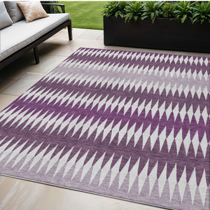 Homeroots 3' Stylish Artichoke Green Striped Area Rug – Washable & Durable For Indoor Outdoor Use 5' X 8' Polyester 590824