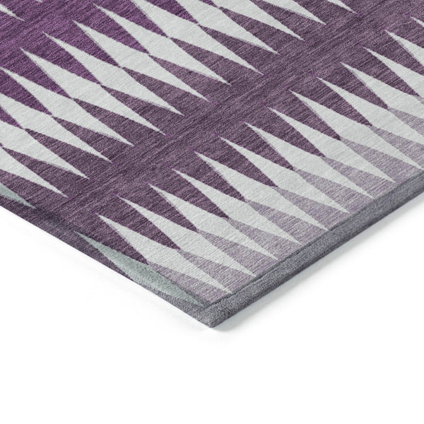 Homeroots 3' Stylish Artichoke Green Striped Area Rug – Washable & Durable For Indoor Outdoor Use 5' X 8' Polyester 590824