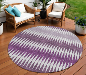 Homeroots 3' Stylish Artichoke Green Striped Area Rug – Washable & Durable For Indoor Outdoor Use 8' Round Polyester 590825