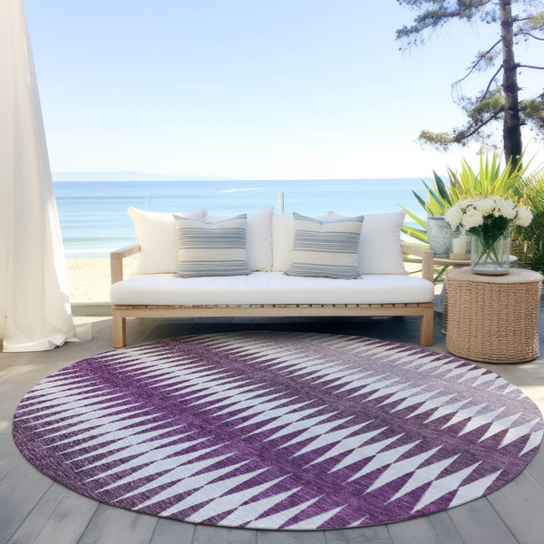 Homeroots 3' Stylish Artichoke Green Striped Area Rug – Washable & Durable For Indoor Outdoor Use 8' Round Polyester 590825