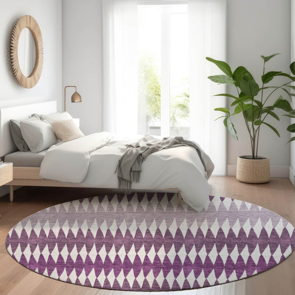 Homeroots 3' Stylish Artichoke Green Striped Area Rug – Washable & Durable For Indoor Outdoor Use 8' Round Polyester 590825