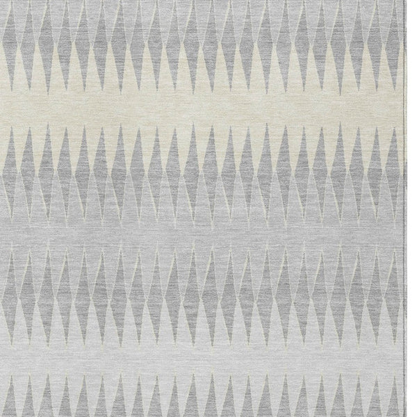 Homeroots 3' Stylish Artichoke Green Striped Area Rug – Washable & Durable For Indoor Outdoor Use 5' X 8' Polyester 590830