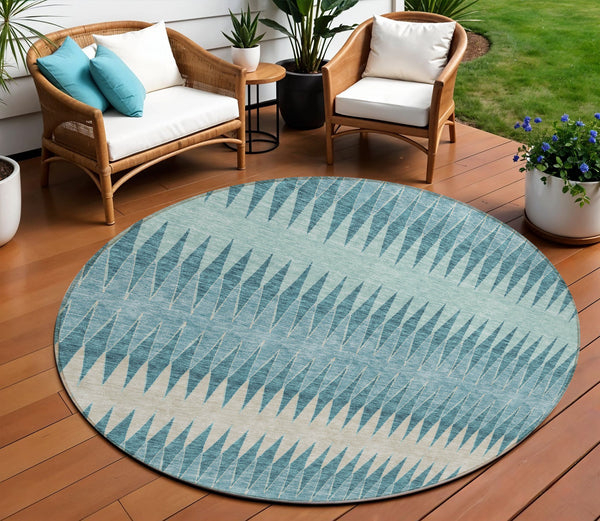 Homeroots 3' Stylish Artichoke Green Striped Area Rug – Washable & Durable For Indoor Outdoor Use 8' Round Polyester 590837