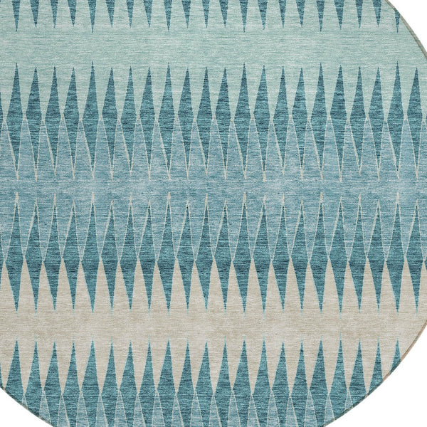 Homeroots 3' Stylish Artichoke Green Striped Area Rug – Washable & Durable For Indoor Outdoor Use 8' Round Polyester 590837