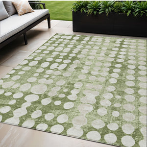Homeroots 3' Artichoke Green Abstract Washable Area Rug – Stylish Indoor/Outdoor Décor For High Traffic Areas 5' X 8' Polyester 590920