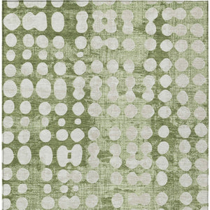 Homeroots 3' Artichoke Green Abstract Washable Area Rug – Stylish Indoor/Outdoor Décor For High Traffic Areas 5' X 8' Polyester 590920