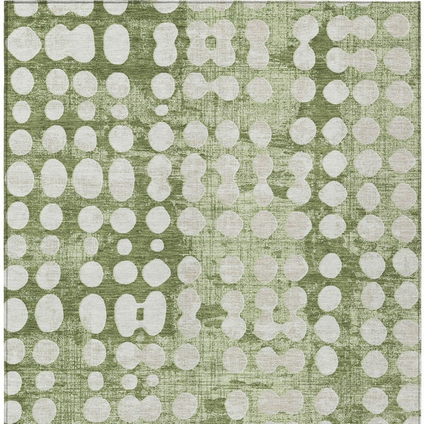 Homeroots 3' Artichoke Green Abstract Washable Area Rug – Stylish Indoor/Outdoor Décor For High Traffic Areas 5' X 8' Polyester 590920