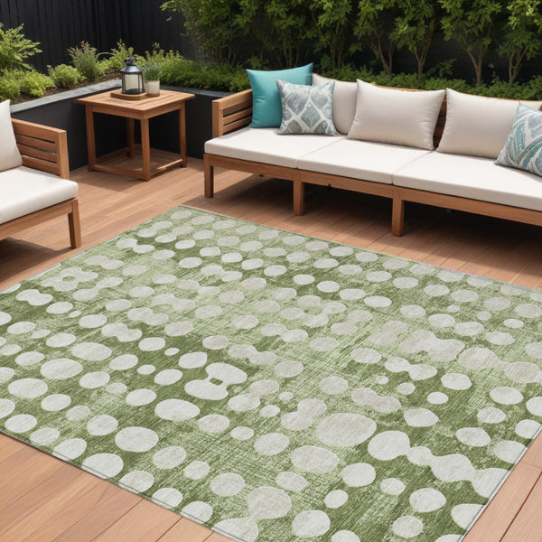Homeroots 3' Artichoke Green Abstract Washable Area Rug – Stylish Indoor/Outdoor Décor For High Traffic Areas 9' X 12' Polyester 590923
