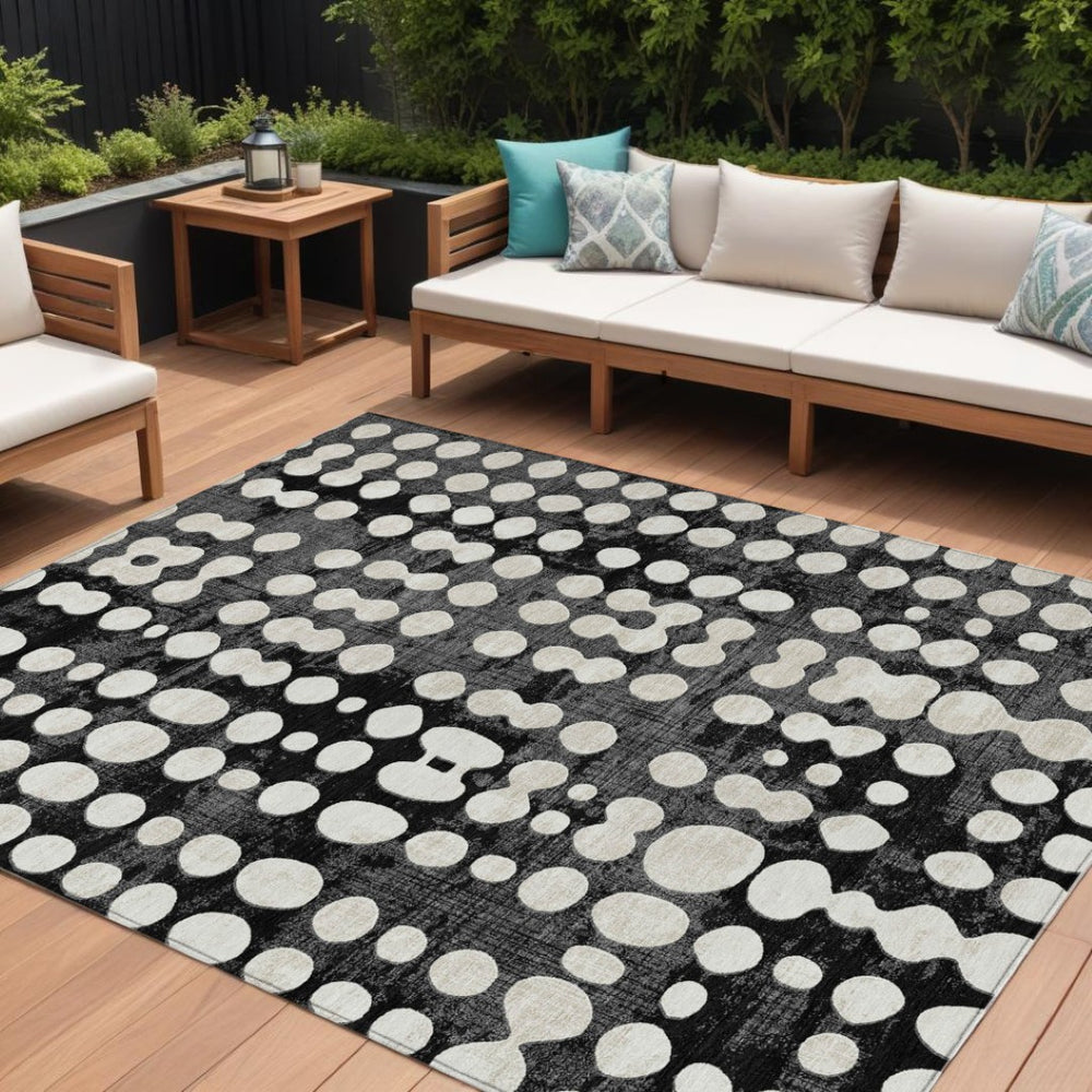 HomeRoots 9' Black and Ivory Abstract Area Rug - Stylish, Washable, Stain-Resistant Design for Indoor & Outdoor Use 9' X 12' 590929